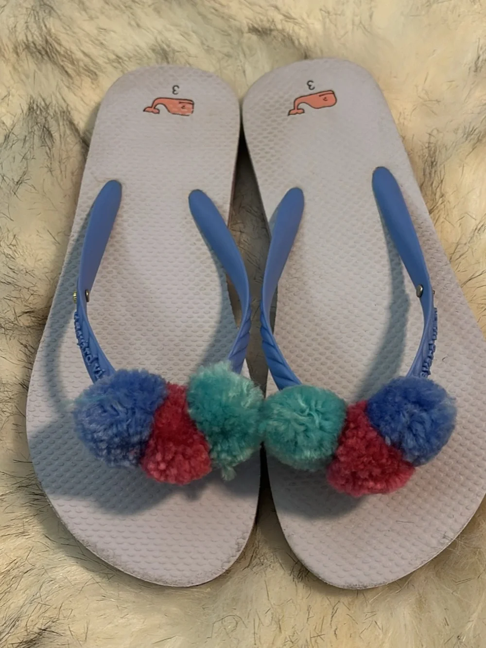Girls size 3 vineyard vines flip flops